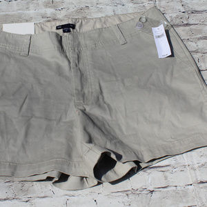 Gap Stretch Khaki Mid Length Short Size 14 NWT